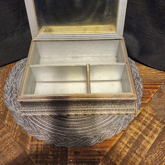 Vintage Jewelry Box with Picture Print - Picture 4 of 12
